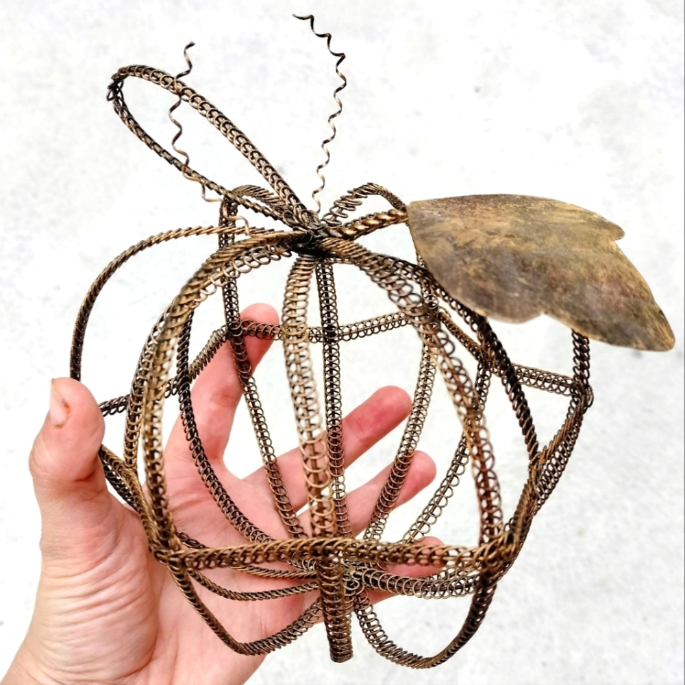 Bronze Wire Apple Decor